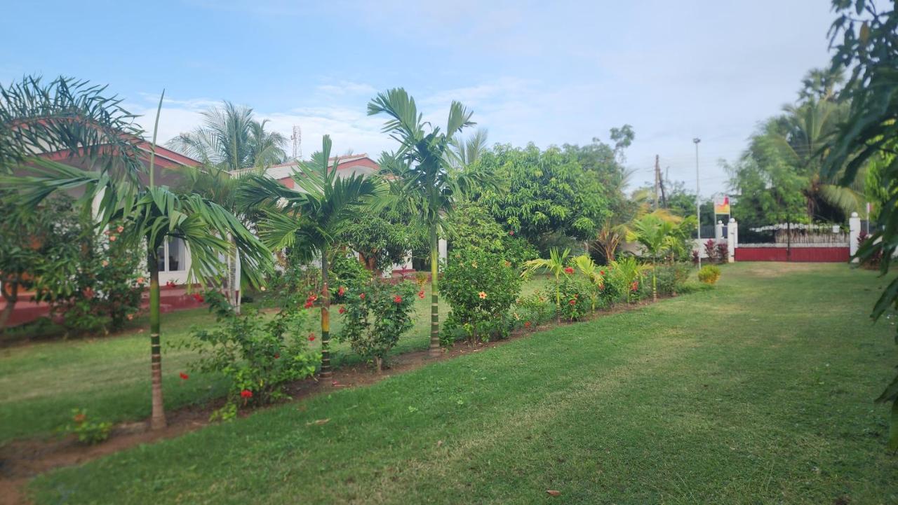 Jeys Place Nilaveli Esterno foto